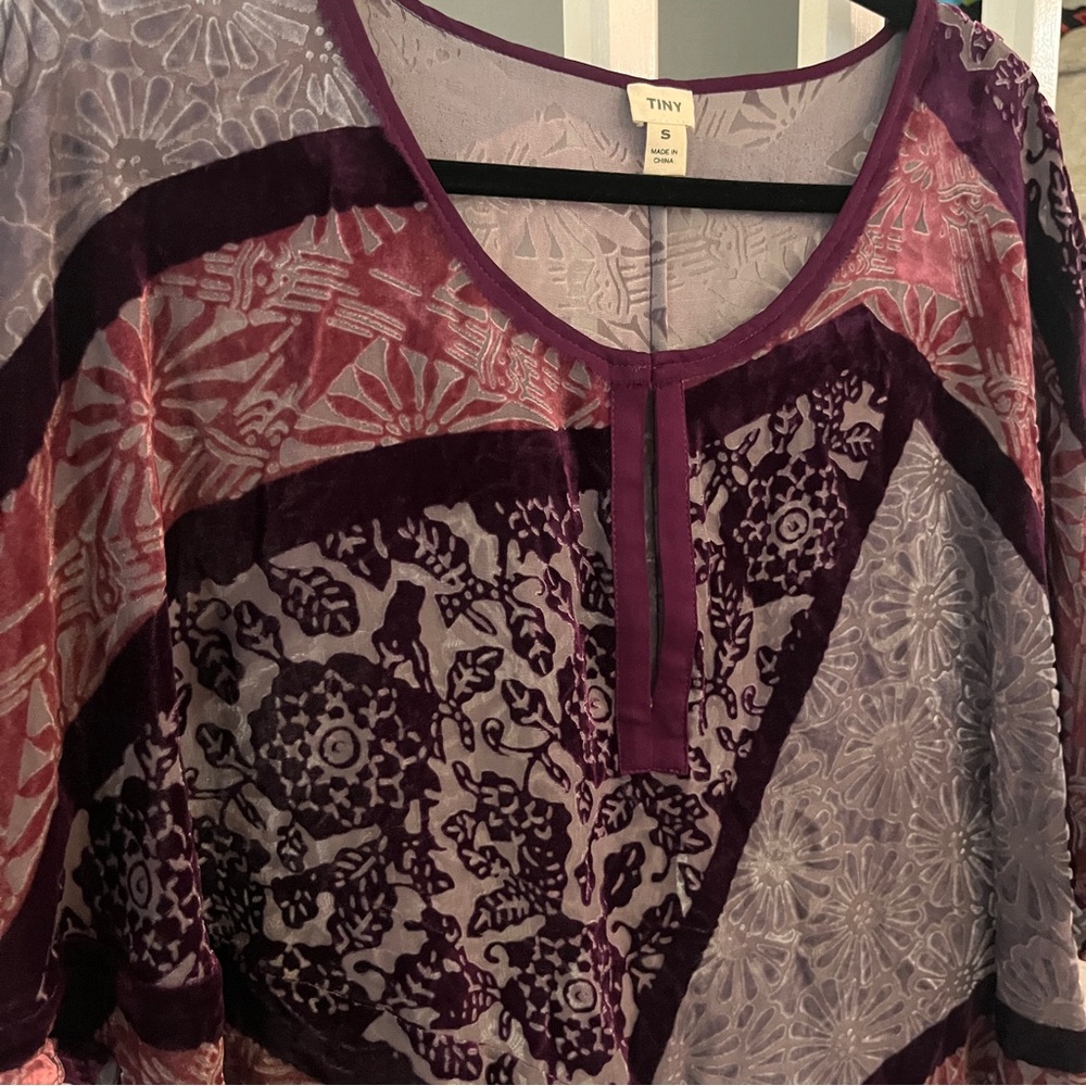 Woman's TINY Velvet Oversized Purple Blouse Size-Small - Picture 4 of 5